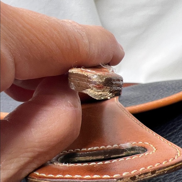 DOONEY & BOURKE VINTAGE R25 MEDIUM ESSEX AWL SHOULDER BAG IN NAVY & TAN - Picture 14 of 16